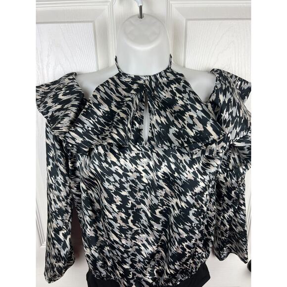 NWT Express Blouse Bodysuit Black Silver Metallic Ruffle Off Shoulder Medium - Picture 2 of 8